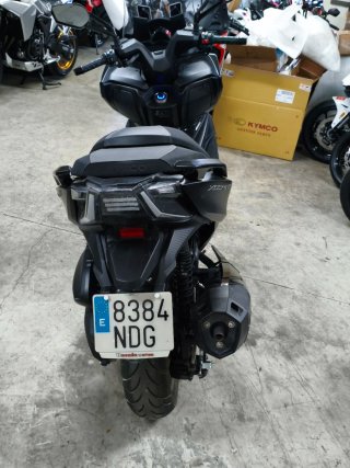 Kymco Xciting VS 400 Maxi Scooter Negra