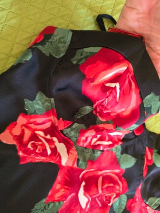 Abito lungo con rose rosse