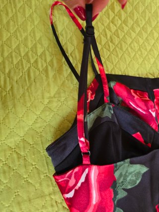 Abito lungo con rose rosse