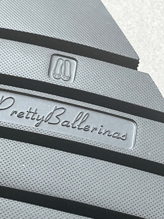 Pretty Ballerinas Mocasines Negros Puntiagudos