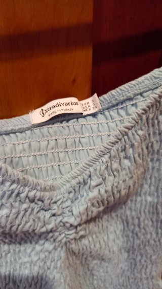 Top rizado azul con tirantes