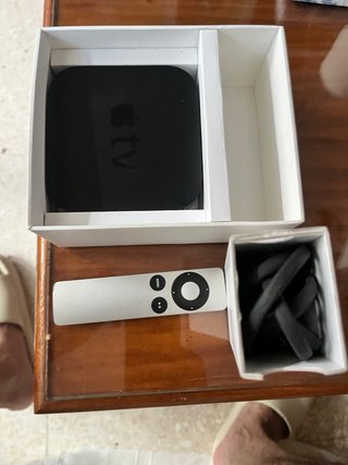 Apple TV Negro la caja no es la suya.modelo A1469