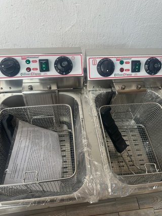 Freidora eléctrica de doble cuba