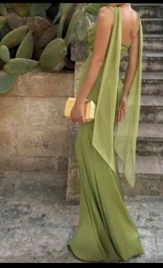 Vestido de boda verde satinado