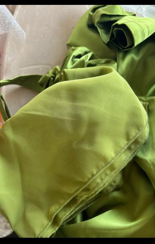 Vestido de boda verde satinado