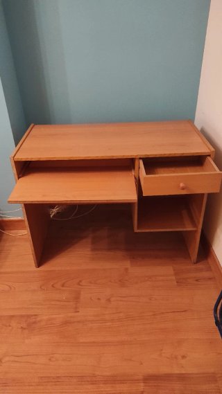 Escritorio de madera con cajón y bandeja extraíble