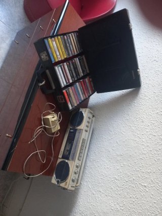 Radio Casete Sharp + Colección Cintas Años 80