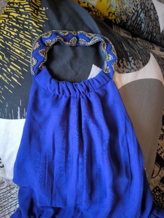 Vestido de fiesta azul cuello halter