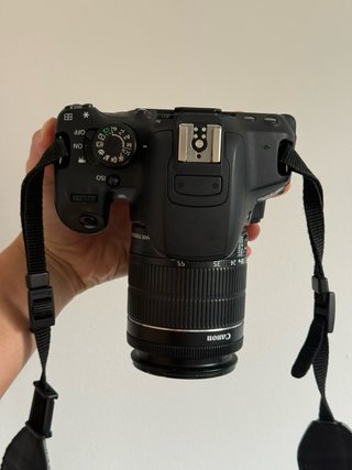 Canon EOS Rebel T5i (700D) + Lente 18-55mm