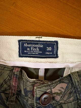 Pantaloncino floreale verde e rosa