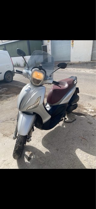 Piaggio Beverly 350cc Maxi Scooter