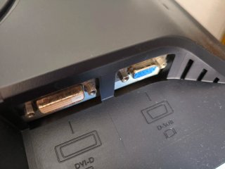 Monitor BenQ T905 LCD con cables