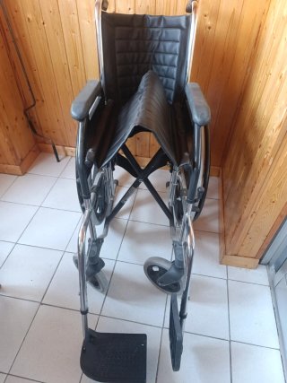 Silla de ruedas plegable.