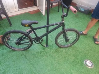 Bicicleta BMX negra