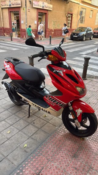 Yamaha Aerox Roja