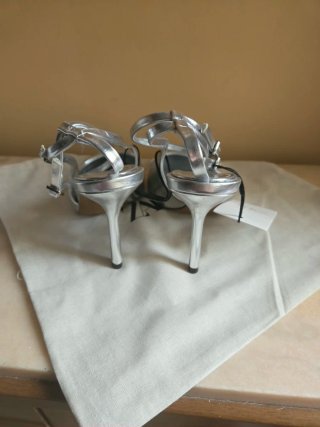 Tacones destalonados Zara plateados