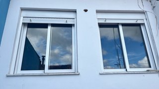 2 Ventanas Correderas con Persianas