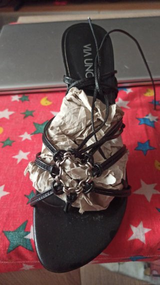 Sandalias negras con cordones