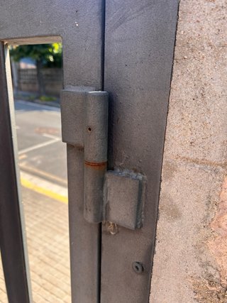 Puerta abatible hierro