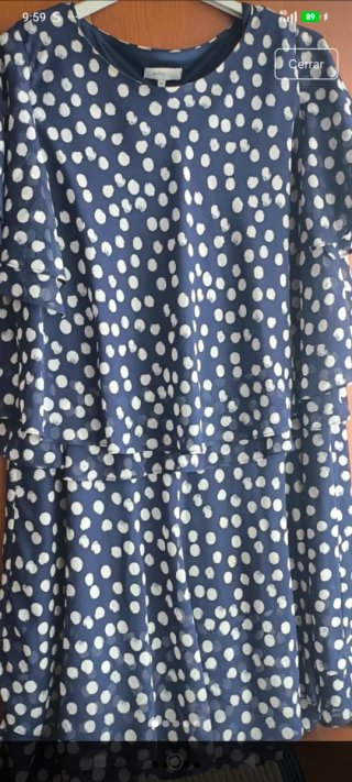 Vestido azul con lunares blancos