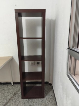 Estantería librería oscura madera