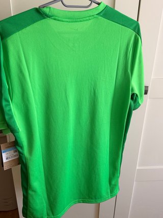 Camiseta deportiva Nike verde hombre