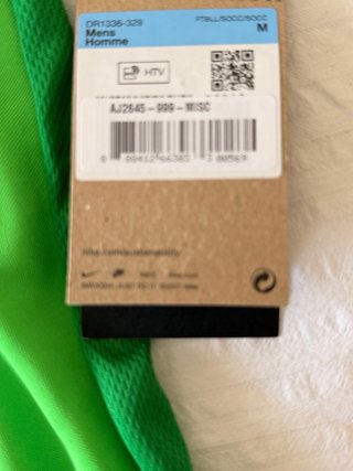 Camiseta deportiva Nike verde hombre