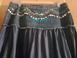 Falda larga vaquera con adornos