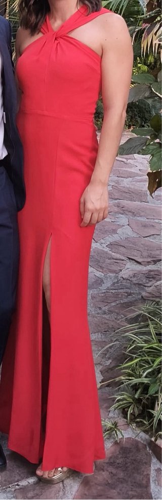 Vestido largo rojo con abertura