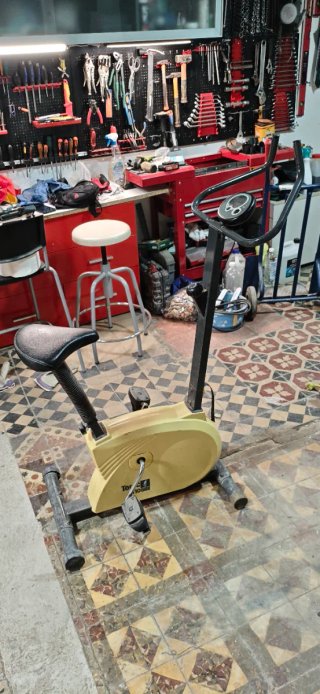 Bicicleta Estática Vintage Amarilla