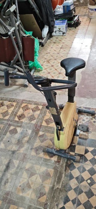 Bicicleta Estática Vintage Amarilla