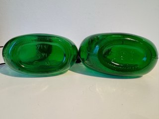 Vecchie lampade damigiana verde