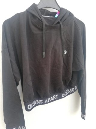 Sudadera cropped Oceans Apart negra