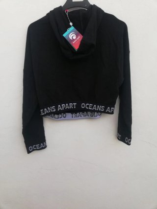 Sudadera cropped Oceans Apart negra