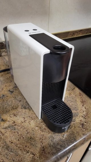 Cafetera Krups Nespresso Essenza Mini Blanca