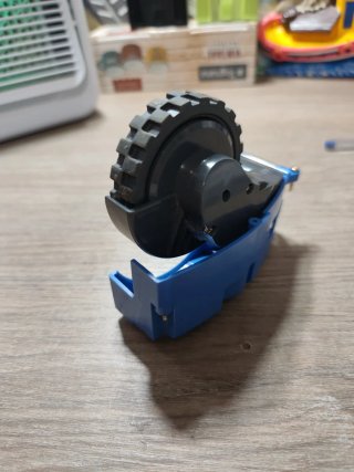 Rueda izquierda Roomba  529 595 650 780 880 980