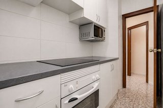 Local comercial en venta en Pubilla Cases en Hospitalet de Llobregat, L´