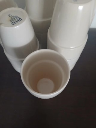 Vasos de plástico beige