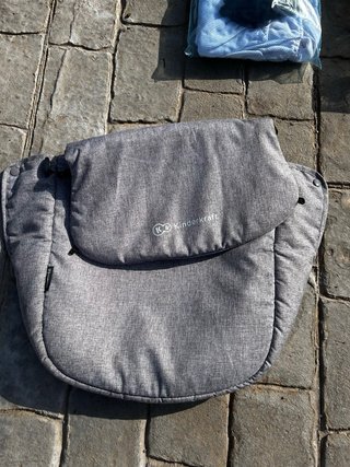 Carrito de bebe con capazo. Incluye complementos.