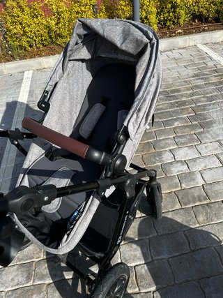 Carrito de bebe con capazo. Incluye complementos.