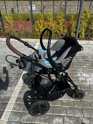 Carrito de bebe con capazo. Incluye complementos.