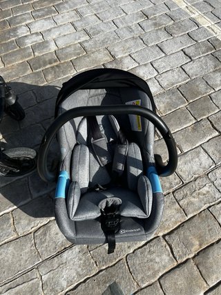 Carrito de bebe con capazo. Incluye complementos.