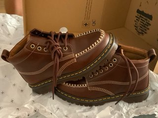 Dr. Martens Lowell Chukka Piel Marrón