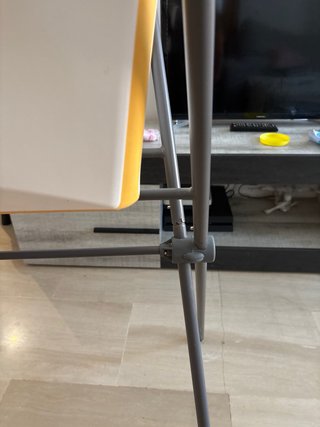 Bañera Stokke con patas con el reductor de bebé