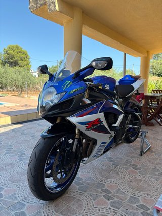 Suzuki GSX-R 600 K7 muy cuidada y mimada