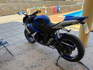 Suzuki GSX-R 600 K7 muy cuidada y mimada