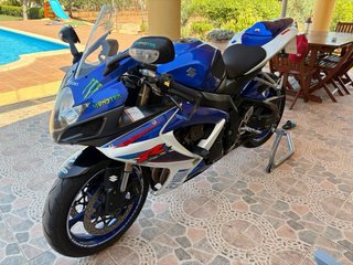 Suzuki GSX-R 600 K7 muy cuidada y mimada