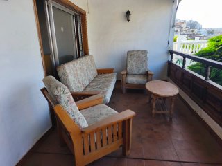 Salón de exterior: sofa, sillones, mesa de centro