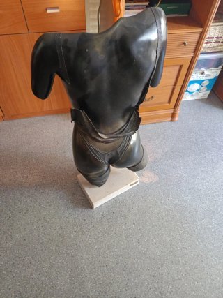 Escultura firmada Aló 85 por Cristian defais dispo