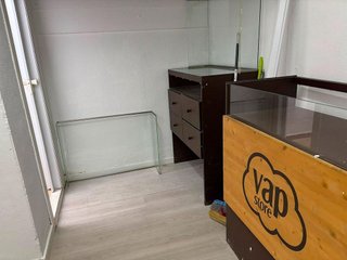 Local comercial en alquiler en El Juncal - Av. de la Paz en Sevilla